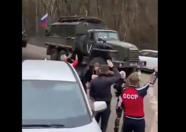 Rosja: Tak mieszkańcy obwodu kurskiego pozdrawiali żołnierzy jadących na Ukrainę