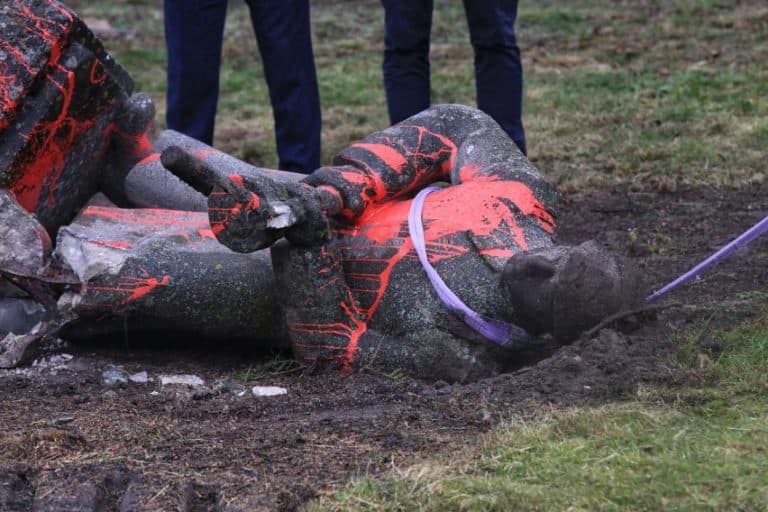 Wyburzanie komunistycznych pomników w Wielkopolsce i na Dolnym Śląsku