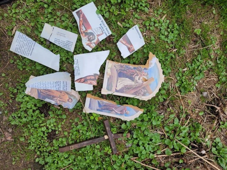 Zdewastowano Drogę Krzyżową pod Krakowem. „Użyto piły spalinowej, nożyc i siekiery”