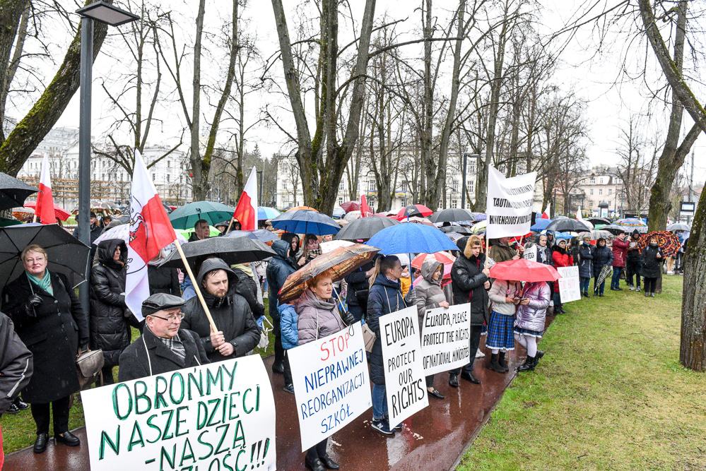 Polacy z Wileńszczyzny protestują przeciwko niszczeniu oświaty polskiej na Litwie