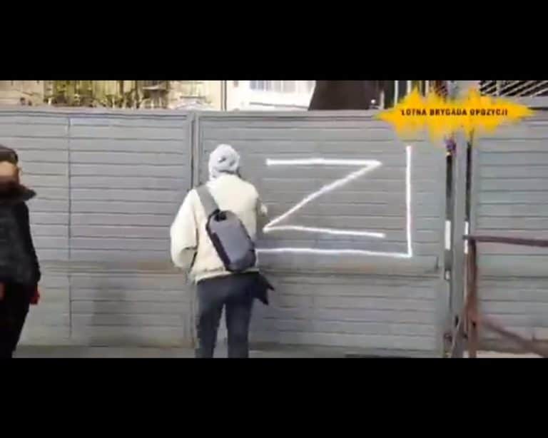 W rocznicę katastrofy smoleńskiej namalowali symbol rosyjskiej inwazji na Ukrainę