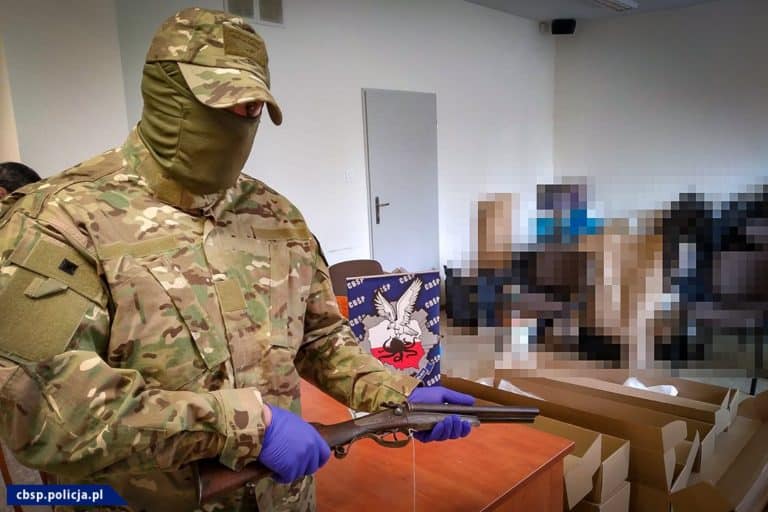 Rozbity gang o charakterze zbrojnym – przejęte 250 jednostek broni