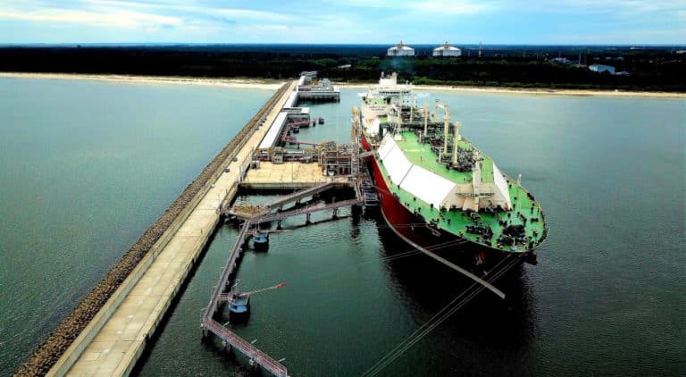 Komunikat szefa MSWiA: Czasowy zakaz przebywania wokół terminalu LNG w Świnoujściu