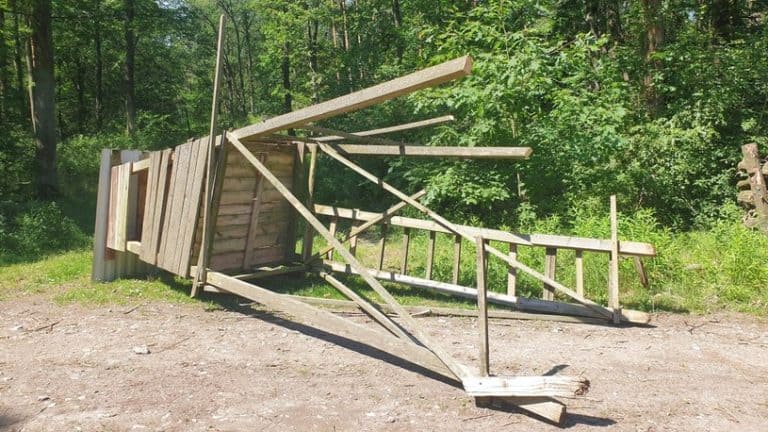 Zniszczone ambony myśliwskie. Trwają poszukiwania sprawców