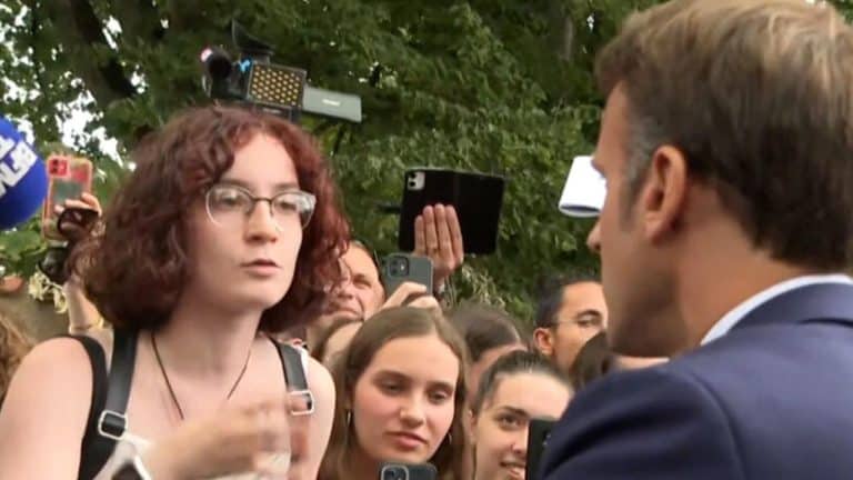 We Francji żandarmi nachodzili 18-latkę, bo zapytała Macrona o gwałt
