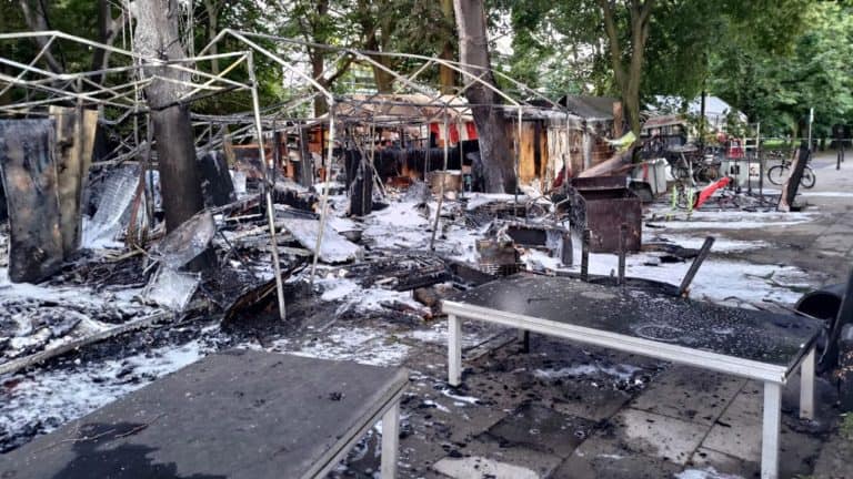 Spłonęło koczowisko KOD pod Sejmem