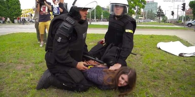 „Tylko babcia Kasia jest niewinna”. Sąd uznał za winne Annę i Marysię Kołakowskie