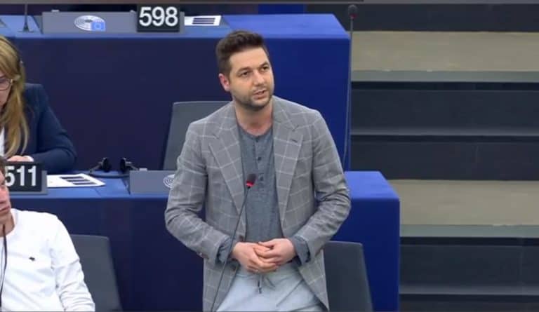 Patryk Jaki komentuje doniesienia o kolejnych „kamieniach milowych”