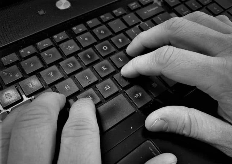 To była kosztowna wirtualna miłość…Rzekoma żołnierka z syryjskiej misji wyłudziła ponad 78 tys. zł