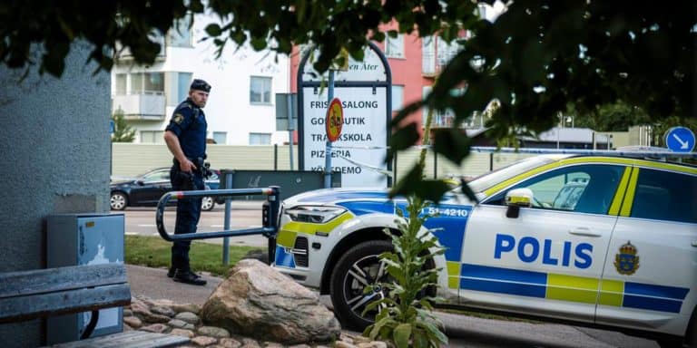 Szwecja: Gang otoczył patrol policyjny i uwolnił zatrzymanego