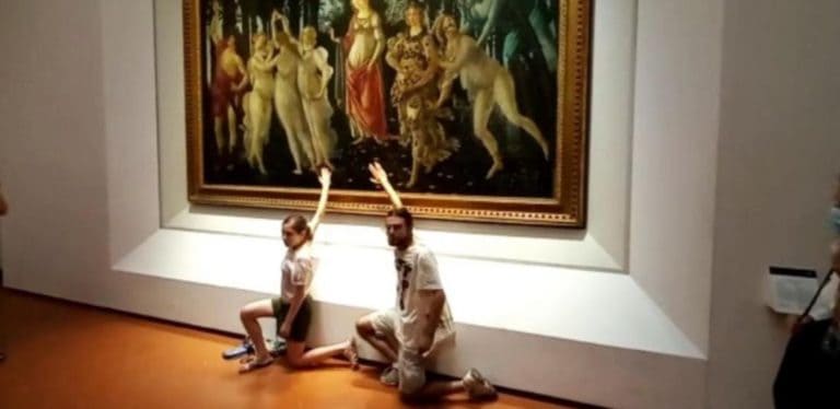 Pseudoekolodzy postanowili odwiedzić muzeum; nie po to jednak, by zachwycać się sztuką