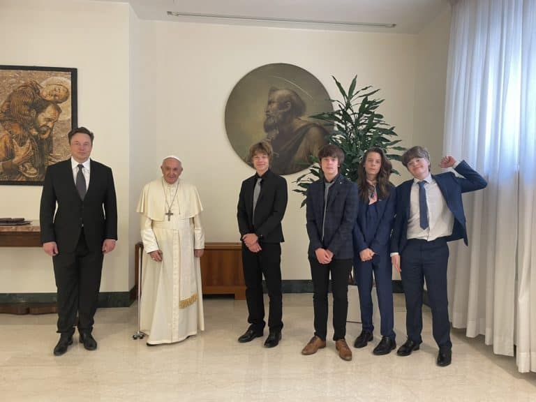 Papież Franciszek przyjął w piątek na audiencji Elona Muska