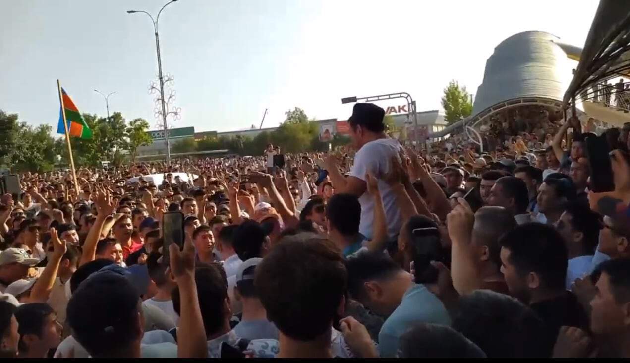 W obliczu masowych protestów prezydent Uzbekistanu postanowił wycofać propozycję zmian w konstytucji