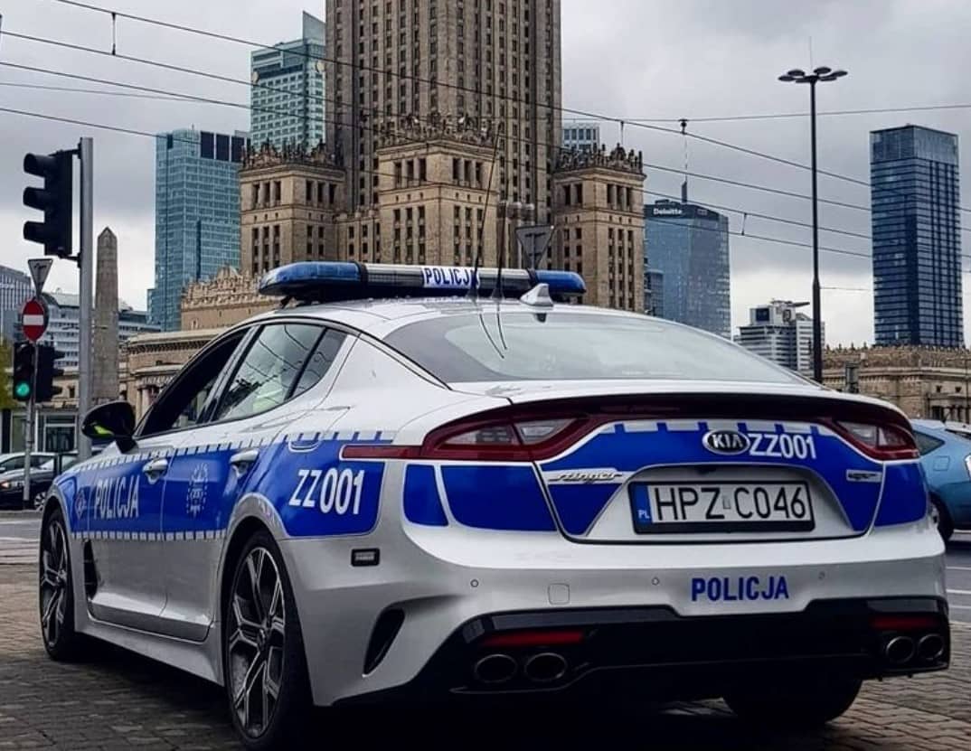 Akcja antyterrorystów w warszawskim sklepie, nożownik został obezwładniony