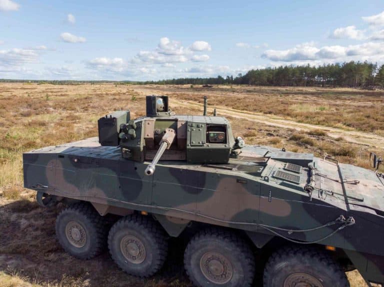 Defence24.pl: Na początku przyszłego tygodnia zostanie podpisana umowa na wieże ZSSW dla transporterów Rosomak