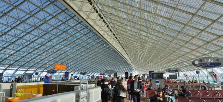 Francja: Na lotnisku Charles’a de Gaulle’a doszło do ataku nożownika