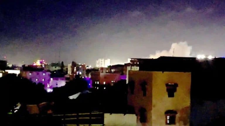 Atak dżihadystów na hotel. Jest wiele ofiar