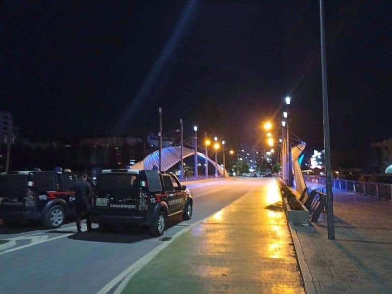 Rząd Kosowa odracza wejście w życie decyzji, które spowodowały napięcie na granicy z Serbią