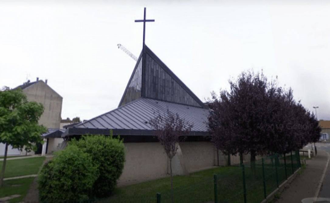 Francja: Islamiści zaatakowali katolików pod kościołem