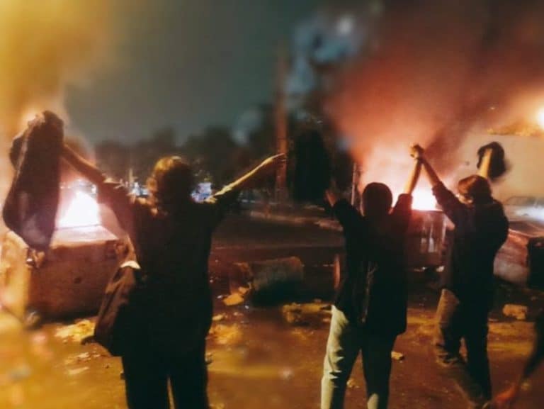 Rewolucja w Iranie: Strajki i demonstracje oraz starcia z policją w całym kraju