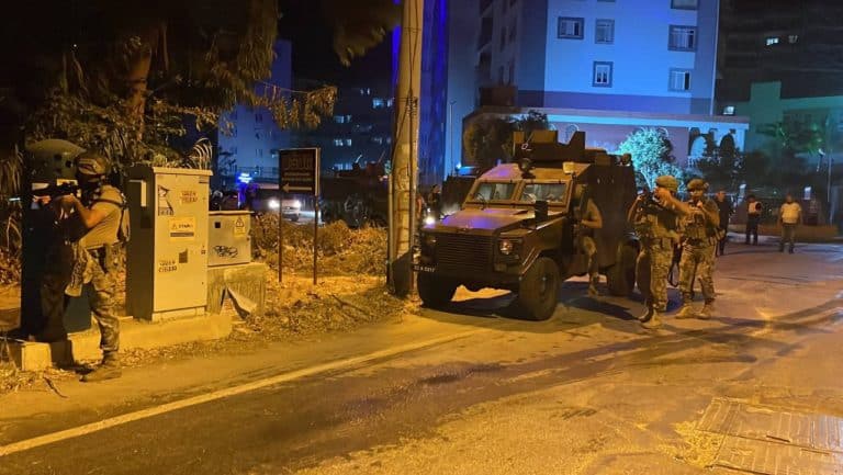 Atak na posterunek policji w Turcji /filmy i zdjęcia/