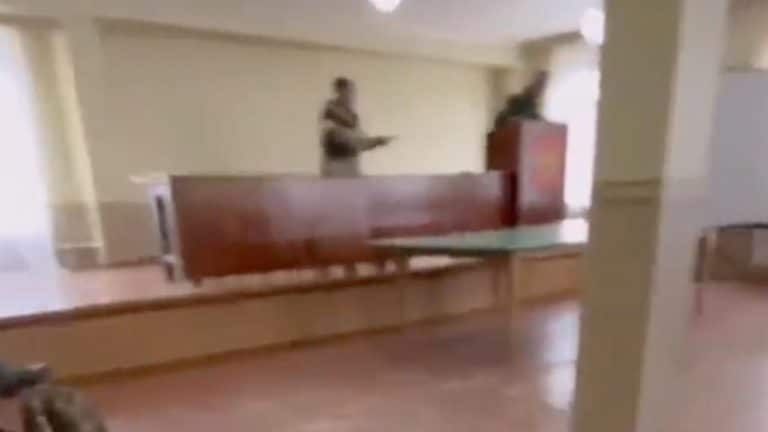 Rosja: Szef komisji poborowej postrzelony. Jest nagranie z momentu ataku