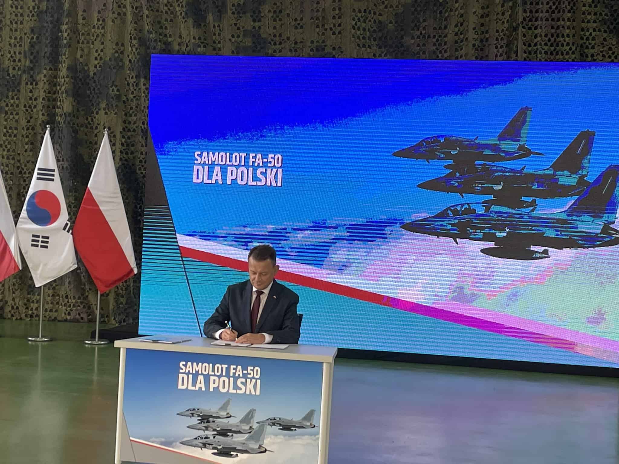 Szef MON podpisał umowę na zakup 48 koreańskich lekkich samolotów bojowych FA-50