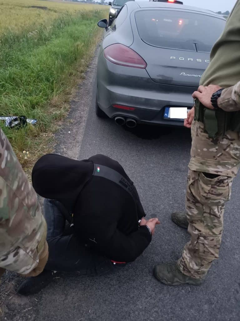 Rozbito grupę przestępczą trudniącą się kradzieżami luksusowych pojazdów