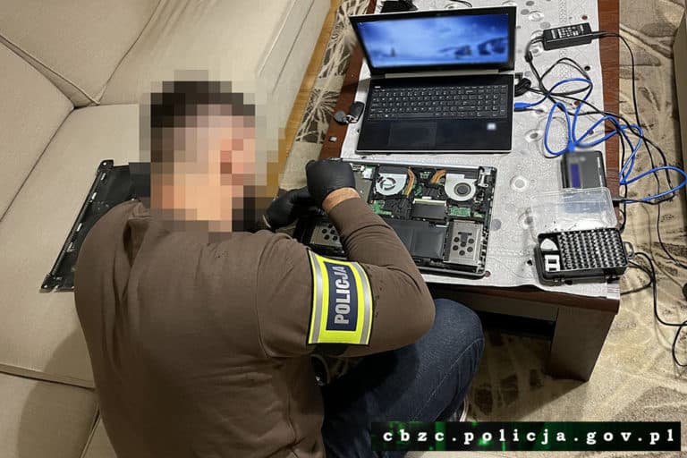 CBZC zatrzymało 5 osób trudniących się rozpowszechnianiem w Internecie pornografii dziecięcej