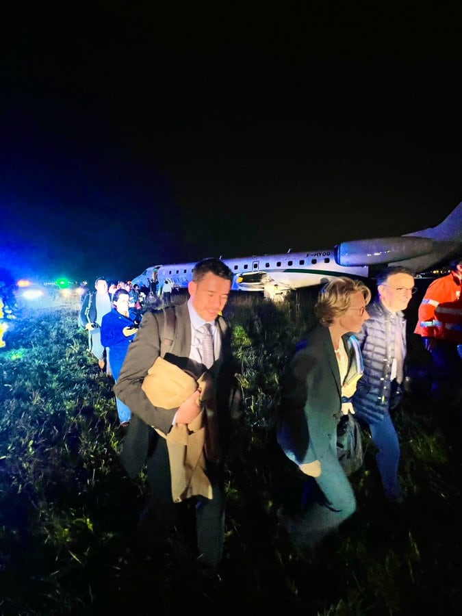 Samolot pasażerski wypadł z pasa podczas lądowania. Na pokładzie francuska minister