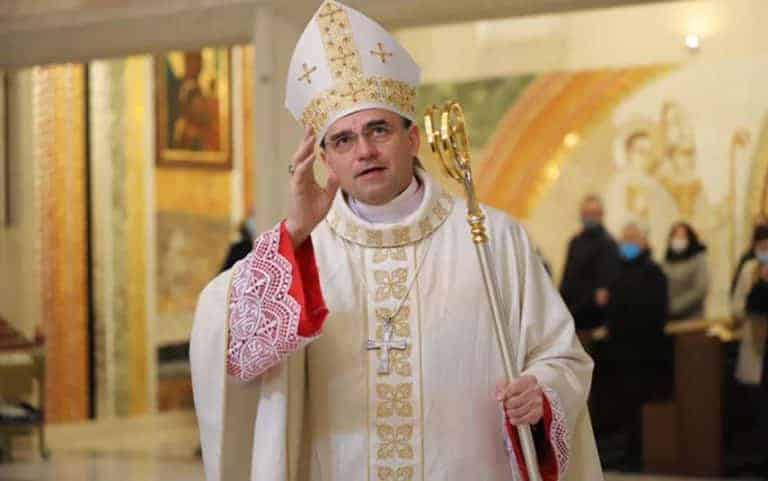 30-latek, który w Myślenicach zaatakował nożem kierowcę biskupa, został zatrzymany