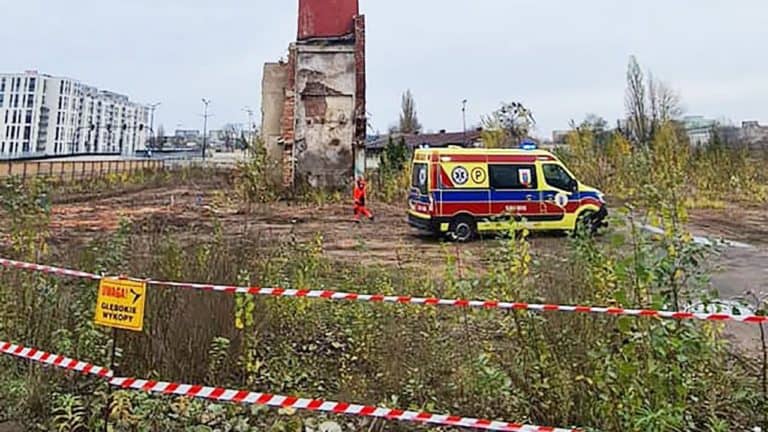 22-latek wspiął się na 40-metrowy komin i wpadł do środka