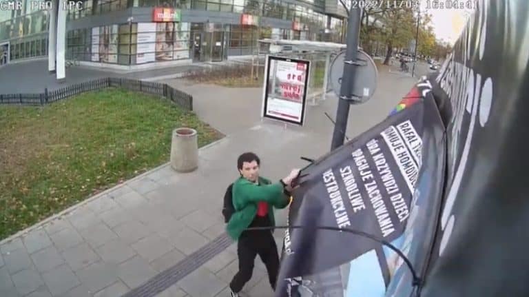 Warszawa. Ataki na furgonetkę fundacji Pro – Prawo do Życia