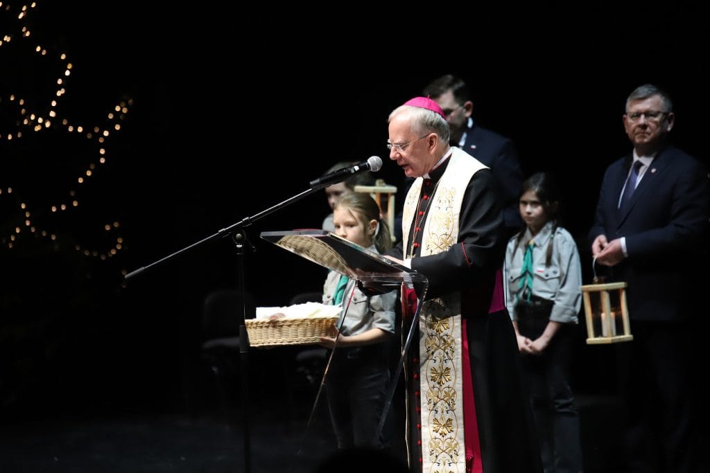 Abp Jędraszewski: nie dajmy sobie wyrwać opłatka z rąk