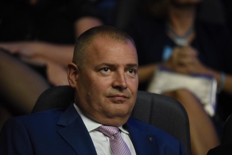 Senator PO wysyłał byłej żonie alimenty, obrażając ją w tytułach przelewów. Teraz ma problem