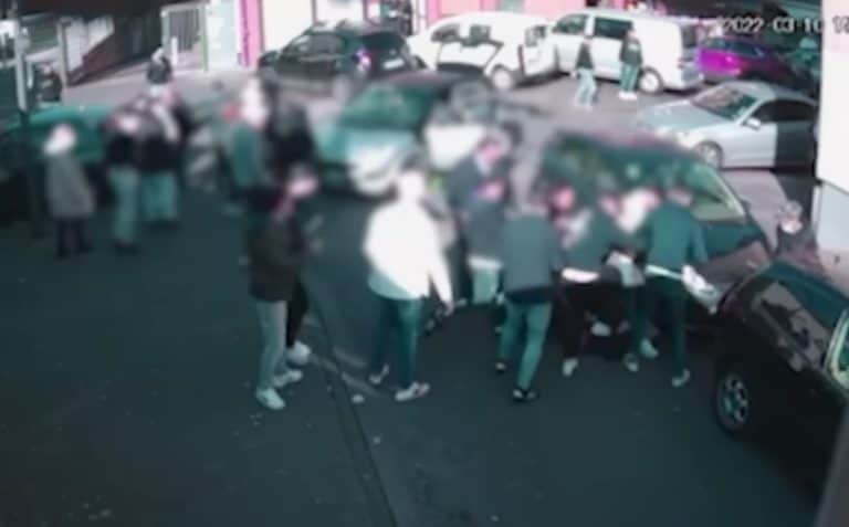 Kolonia: Lincz na ulicy. Pokłóciły się rodziny Serbów