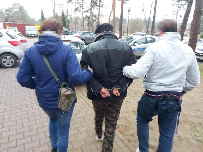 Otwoccy policjanci zatrzymali w Warszawie 40-letniego obywatela Indii