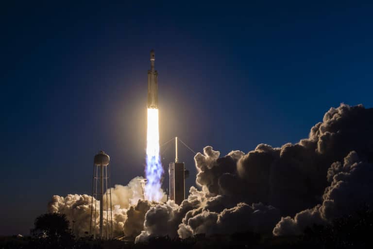 SpaceX wystrzelił rakietę Falcon Heavy z wojskowymi systemami satelitarnymi