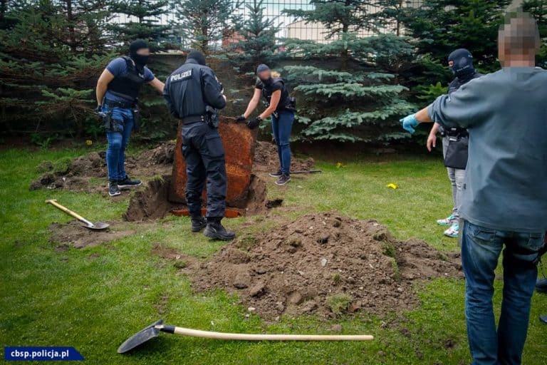Gangsterowi ukradziono 2 miliony złotych. Ten wszelkimi sposobami chciał je odzyskać…