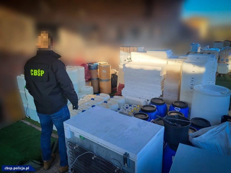 Wpadli w trakcie produkcji „kryształu” – akcja CBŚP