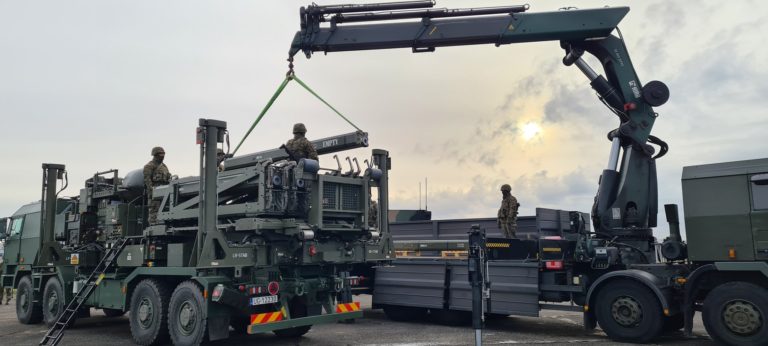 Mała Narew na ćwiczeniach na lotnisku Warszawa-Bemowo