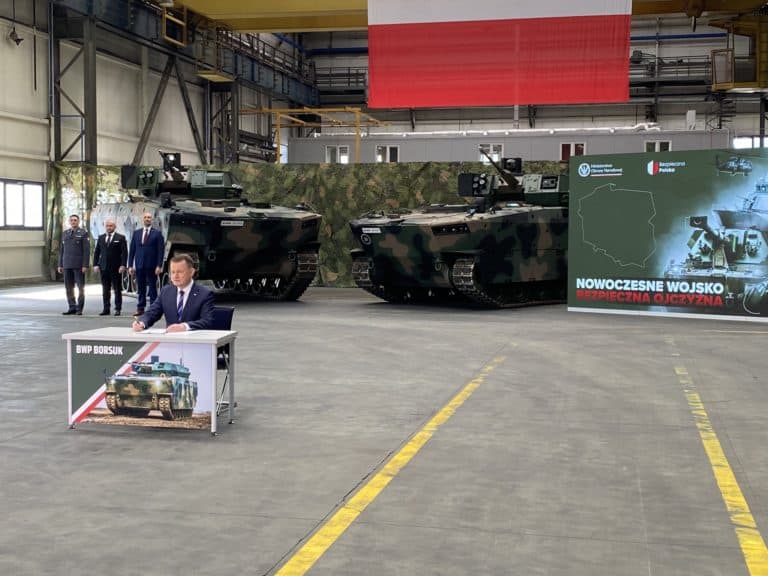 Wicepremier Błaszczak zatwierdził umowę ramowa na dostawy bojowych wozów piechoty Borsuk