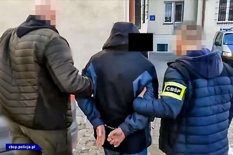„Produkowali” faktury VAT. 9 osób zatrzymanych przez funkcjonariuszy CBŚP i KAS