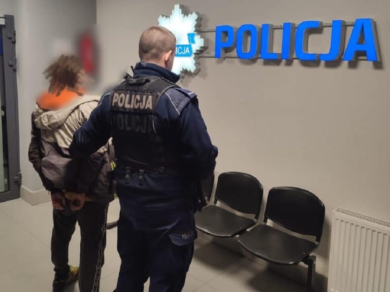 Oblał brata łatwopalną cieczą i podpalił. 27-latek został zatrzymany przez policjantów po pościgu