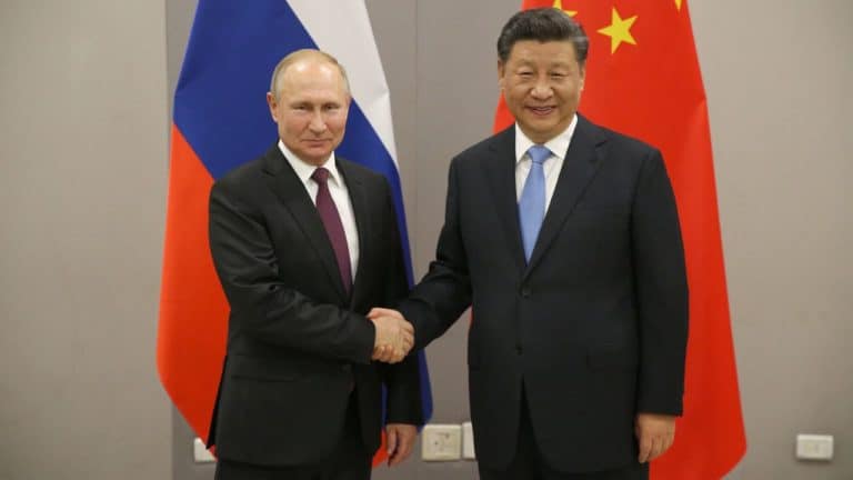 CNN: Chiny rozważają wysłanie Rosji broni, którą Kreml mógłby wykorzystać w wojnie z Ukrainą