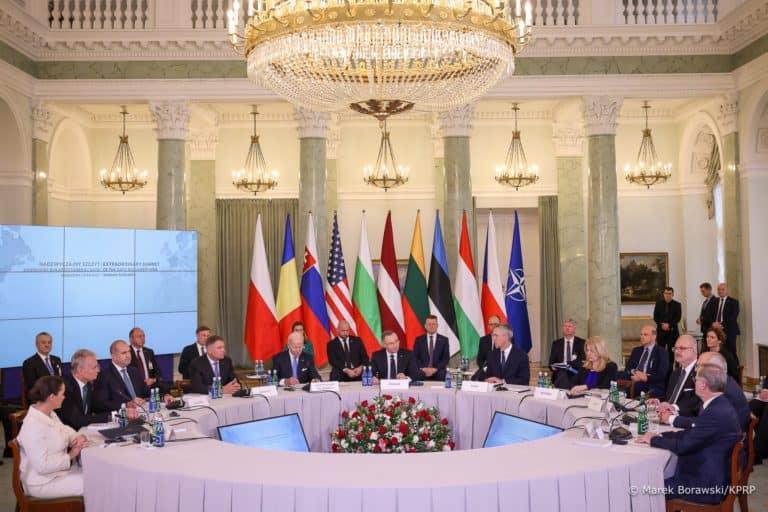 Szczyt Bukaresztańskiej Dziewiątki w Warszawie z udziałem prezydenta USA i sekretarza generalnego NATO
