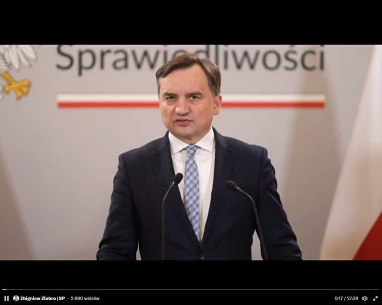 Ziobro: “Unia Europejska wyciąga swoje łapska po polskie dzieci”