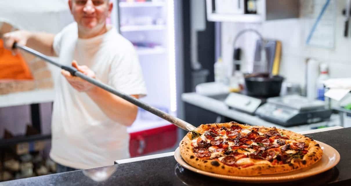 Ich Pizzeria była otwarta w lockdownie, otrzymali kilkanaście tysięcy złotych kary. Wygrali w sądach.