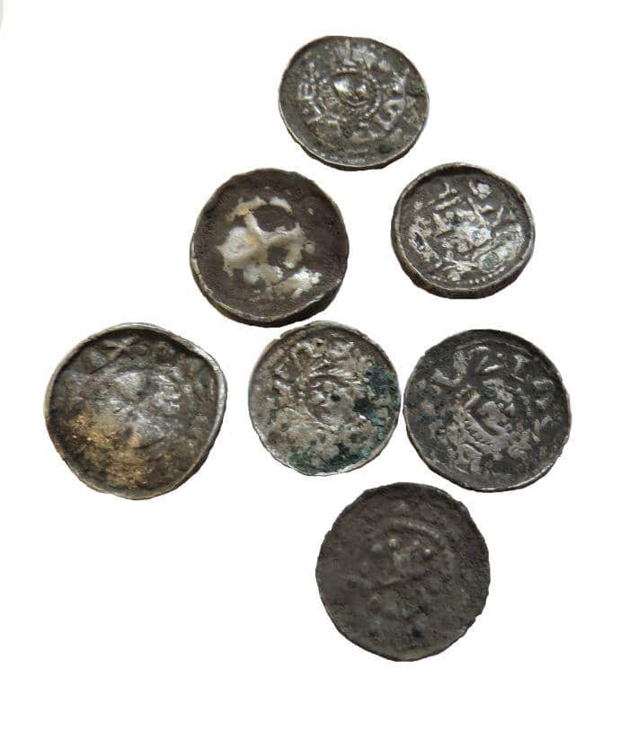 Świętokrzyskie: Denary Bolesława Śmiałego, nietypowy amulet i głowicę buławy odkryto w Darominie