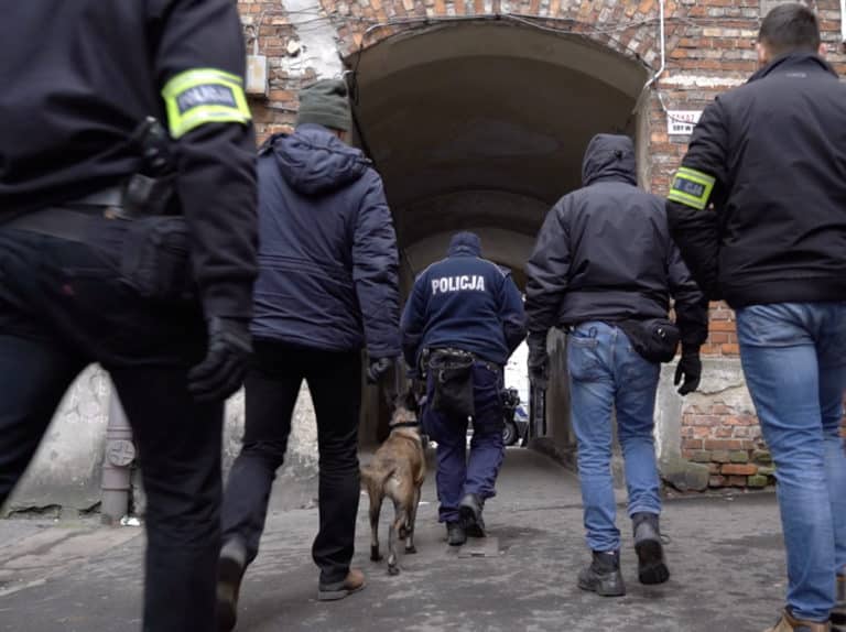 Ponad 8,5 kilogramów narkotyków znalezionych na strychu i w komórkach lokatorskich